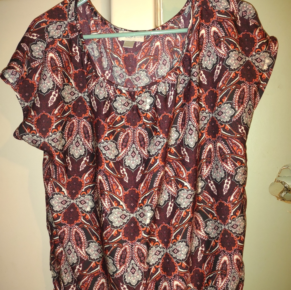 Woman's Ann Taylor Loft Size Large Cap Sleeve Elastic Waiste Red Paisley shirt‎